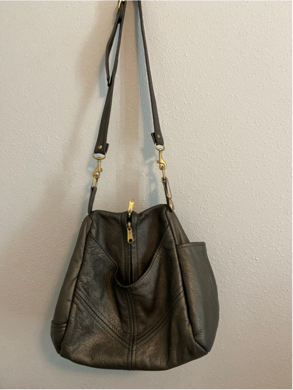 Vintage leather handbag by Victoria Leather Company, made in the USA (1970's)